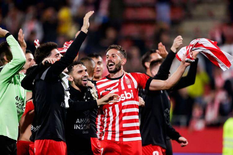 西甲争冠焦点！巴萨主场碾压赫罗纳？保级队难破 “诺坎普魔咒”